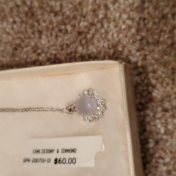 Necklace and earrings set. - Picture 3 of 4